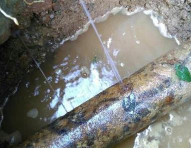 石鼓楼顶渗水维修公司分享下地暖漏水的原因及检测方法。